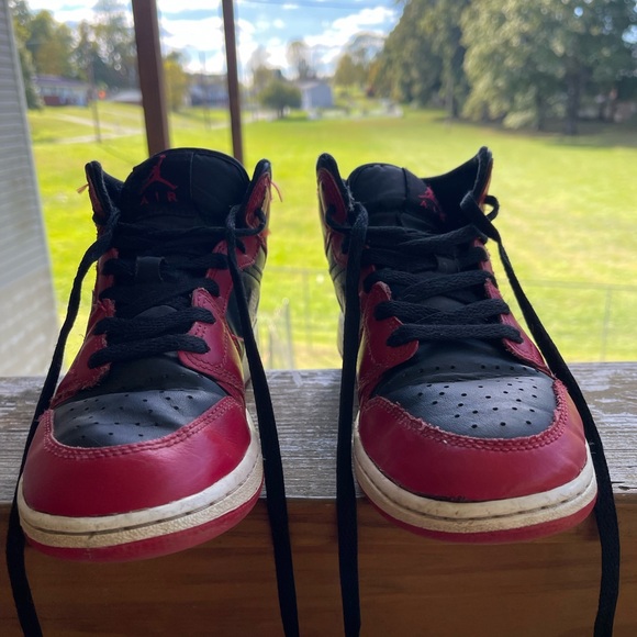 Nike Kids Black and Red Sneakers - Picture 6 of 6
